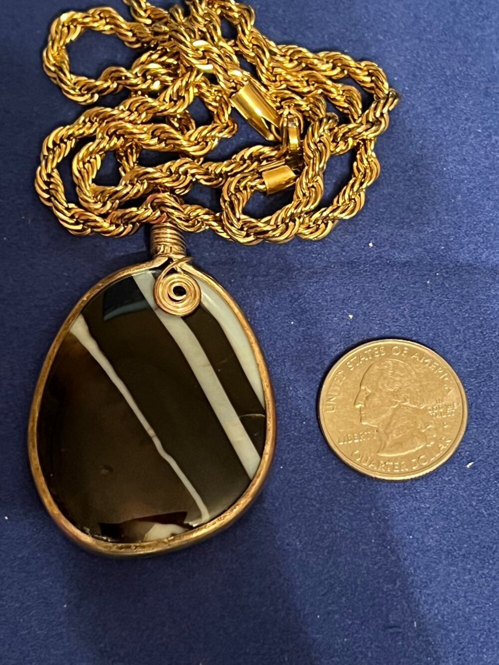 Banded Agate Wire Wrapped Pendant with Gold Tone Rope Chain (464)
